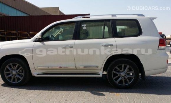 Buy Import Toyota Land Cruiser White Car in Import - Dubai in Baa Buy Import Toyota Land Cruiser White Car in Import - Dubai in Baa