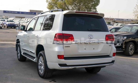 Buy Import Toyota Land Cruiser White Car in Import - Dubai in Baa Buy Import Toyota Land Cruiser White Car in Import - Dubai in Baa