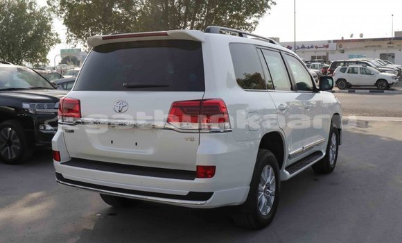 Buy Import Toyota Land Cruiser White Car in Import - Dubai in Baa Buy Import Toyota Land Cruiser White Car in Import - Dubai in Baa