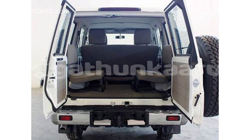 Big with watermark toyota land cruiser baa import dubai 1314