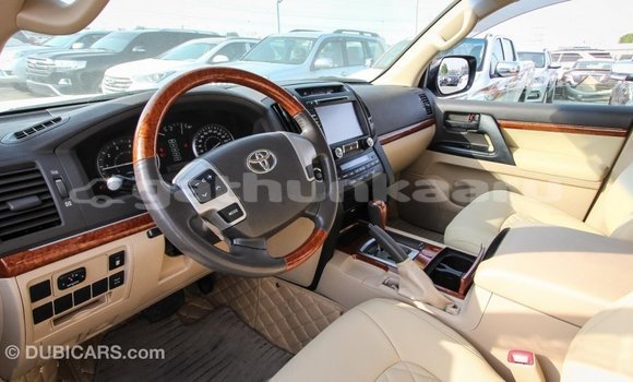 Buy Import Toyota Land Cruiser White Car in Import - Dubai in Baa Buy Import Toyota Land Cruiser White Car in Import - Dubai in Baa