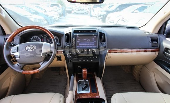 Buy Import Toyota Land Cruiser White Car in Import - Dubai in Baa Buy Import Toyota Land Cruiser White Car in Import - Dubai in Baa