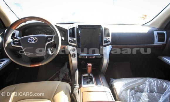 Buy Import Toyota Land Cruiser White Car in Import - Dubai in Baa Buy Import Toyota Land Cruiser White Car in Import - Dubai in Baa