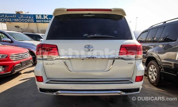 Buy Import Toyota Land Cruiser White Car in Import - Dubai in Baa Buy Import Toyota Land Cruiser White Car in Import - Dubai in Baa