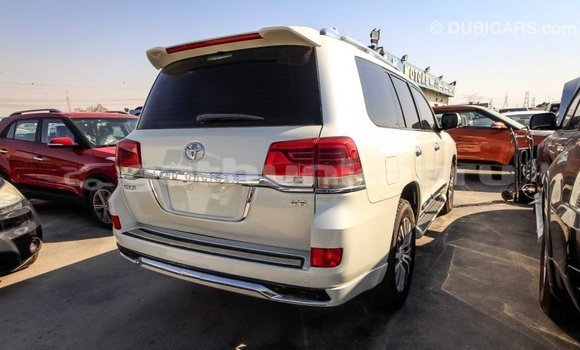 Buy Import Toyota Land Cruiser White Car in Import - Dubai in Baa Buy Import Toyota Land Cruiser White Car in Import - Dubai in Baa