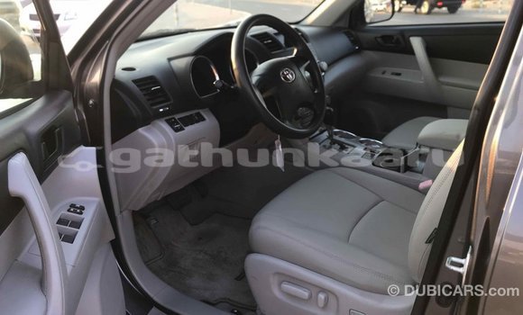 Buy Import Toyota Highlander Other Car in Import - Dubai in Baa Buy Import Toyota Highlander Other Car in Import - Dubai in Baa