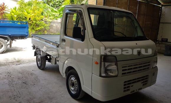 Buy Used Suzuki Carry White Car in Hithaadhoo in Baa