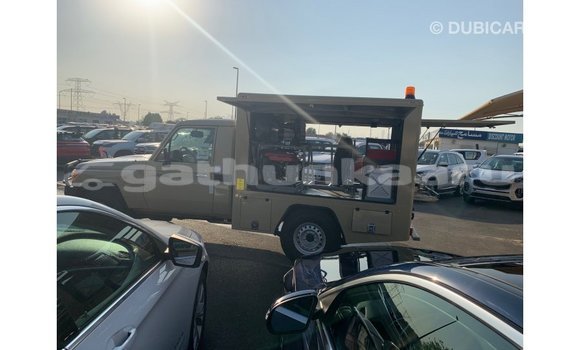 Buy Import Toyota Land Cruiser Beige Car in Import - Dubai in Baa Buy Import Toyota Land Cruiser Beige Car in Import - Dubai in Baa