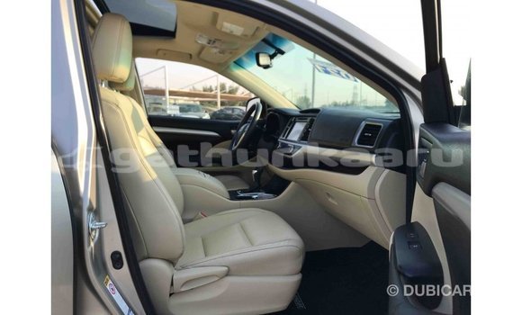 Buy Import Toyota Highlander Other Car in Import - Dubai in Baa Buy Import Toyota Highlander Other Car in Import - Dubai in Baa
