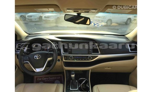 Buy Import Toyota Highlander Other Car in Import - Dubai in Baa Buy Import Toyota Highlander Other Car in Import - Dubai in Baa