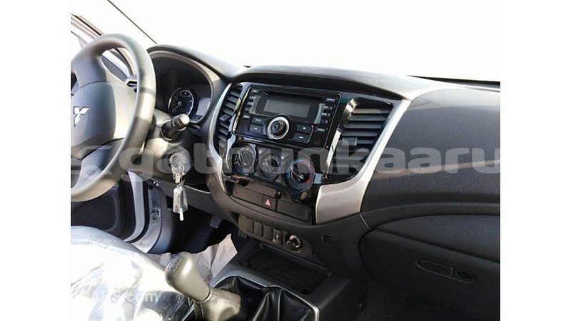 Big with watermark mitsubishi l200 baa import dubai 1452