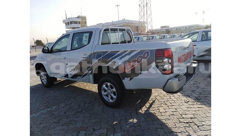 Big with watermark mitsubishi l200 baa import dubai 1452