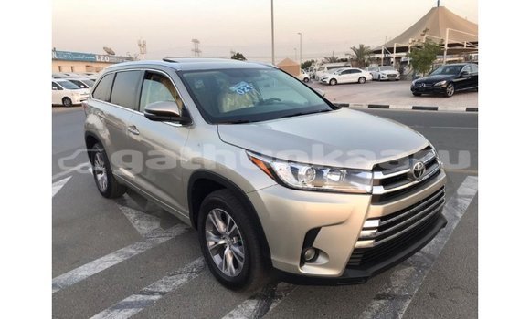 Buy Import Toyota Highlander Other Car in Import - Dubai in Baa Buy Import Toyota Highlander Other Car in Import - Dubai in Baa