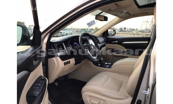 Buy Import Toyota Highlander Other Car in Import - Dubai in Baa Buy Import Toyota Highlander Other Car in Import - Dubai in Baa