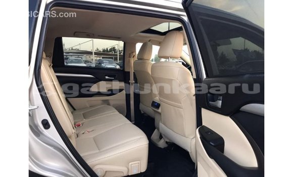 Buy Import Toyota Highlander Other Car in Import - Dubai in Baa Buy Import Toyota Highlander Other Car in Import - Dubai in Baa