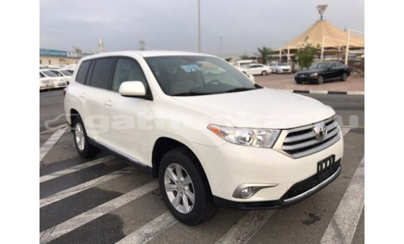 Buy Import Toyota Highlander White Car in Import - Dubai in Baa Buy Import Toyota Highlander White Car in Import - Dubai in Baa