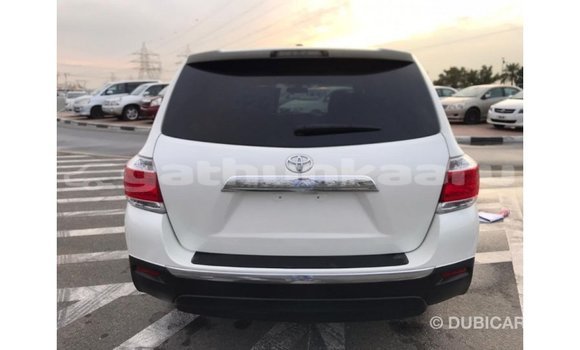Buy Import Toyota Highlander White Car in Import - Dubai in Baa Buy Import Toyota Highlander White Car in Import - Dubai in Baa