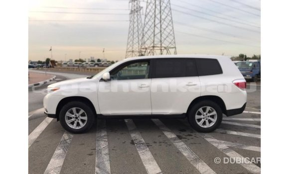 Buy Import Toyota Highlander White Car in Import - Dubai in Baa Buy Import Toyota Highlander White Car in Import - Dubai in Baa