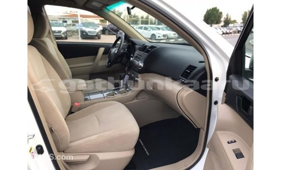 Buy Import Toyota Highlander White Car in Import - Dubai in Baa Buy Import Toyota Highlander White Car in Import - Dubai in Baa