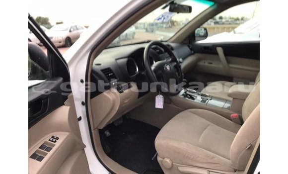 Buy Import Toyota Highlander White Car in Import - Dubai in Baa Buy Import Toyota Highlander White Car in Import - Dubai in Baa
