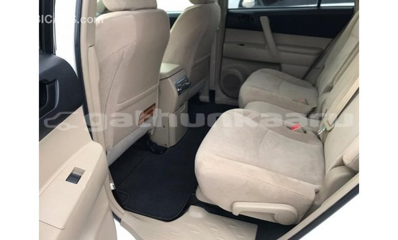 Buy Import Toyota Highlander White Car in Import - Dubai in Baa Buy Import Toyota Highlander White Car in Import - Dubai in Baa