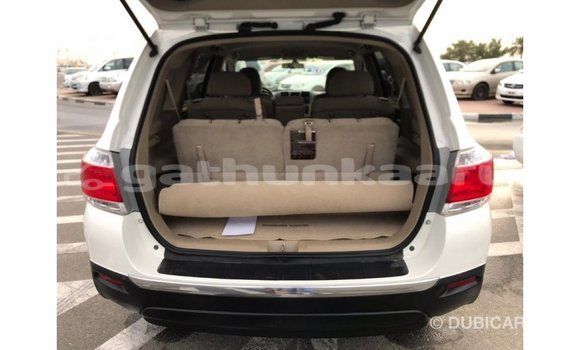 Buy Import Toyota Highlander White Car in Import - Dubai in Baa Buy Import Toyota Highlander White Car in Import - Dubai in Baa