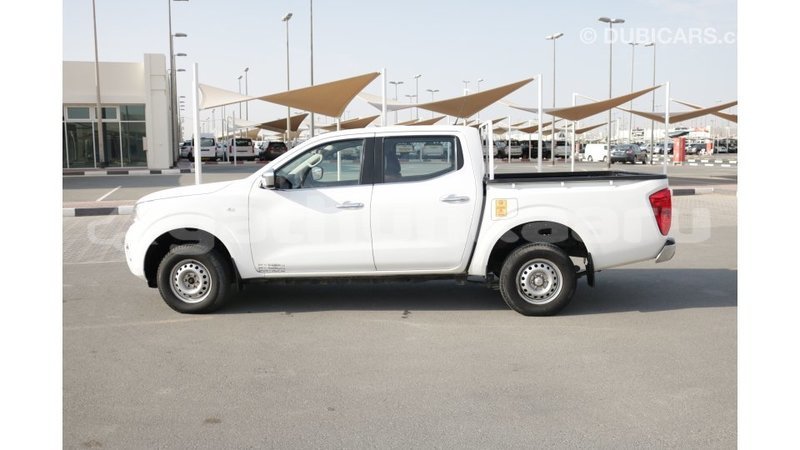 Big with watermark nissan navara baa import dubai 1494