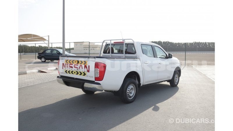Big with watermark nissan navara baa import dubai 1494