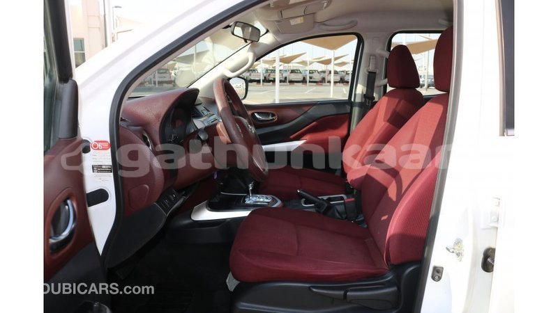 Big with watermark nissan navara baa import dubai 1494