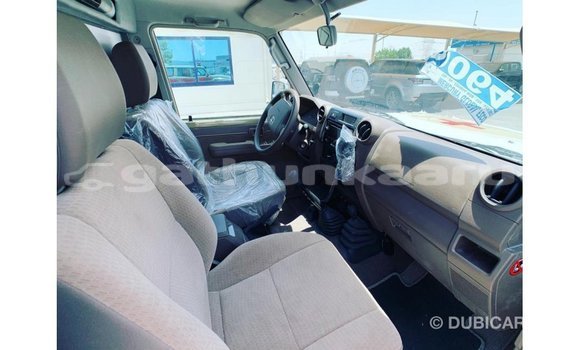 Buy Import Toyota Land Cruiser Beige Car in Import - Dubai in Baa Buy Import Toyota Land Cruiser Beige Car in Import - Dubai in Baa