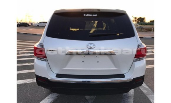 Buy Import Toyota Highlander White Car in Import - Dubai in Baa Buy Import Toyota Highlander White Car in Import - Dubai in Baa
