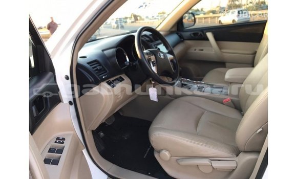 Buy Import Toyota Highlander White Car in Import - Dubai in Baa Buy Import Toyota Highlander White Car in Import - Dubai in Baa