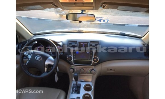 Buy Import Toyota Highlander White Car in Import - Dubai in Baa Buy Import Toyota Highlander White Car in Import - Dubai in Baa