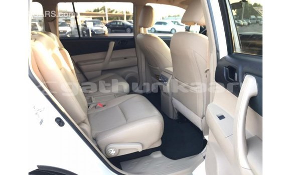 Buy Import Toyota Highlander White Car in Import - Dubai in Baa Buy Import Toyota Highlander White Car in Import - Dubai in Baa