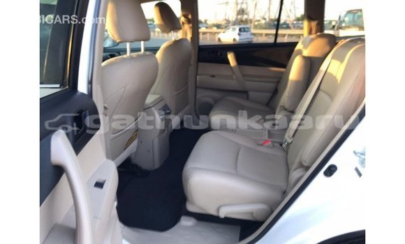 Buy Import Toyota Highlander White Car in Import - Dubai in Baa Buy Import Toyota Highlander White Car in Import - Dubai in Baa