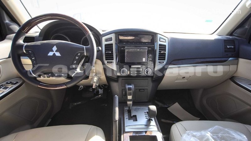 Big with watermark mitsubishi pajero baa import dubai 1527