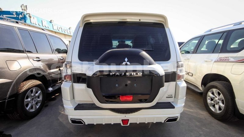 Big with watermark mitsubishi pajero baa import dubai 1527