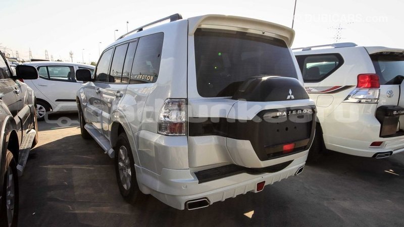 Big with watermark mitsubishi pajero baa import dubai 1527
