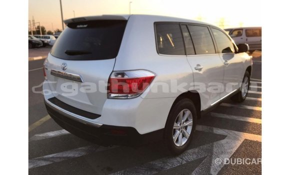 Buy Import Toyota Highlander White Car in Import - Dubai in Baa Buy Import Toyota Highlander White Car in Import - Dubai in Baa