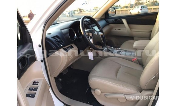 Buy Import Toyota Highlander White Car in Import - Dubai in Baa Buy Import Toyota Highlander White Car in Import - Dubai in Baa