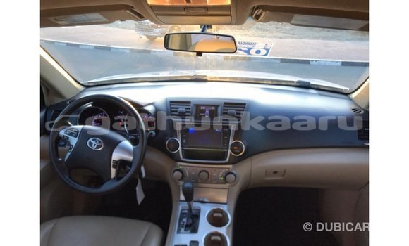 Buy Import Toyota Highlander White Car in Import - Dubai in Baa Buy Import Toyota Highlander White Car in Import - Dubai in Baa