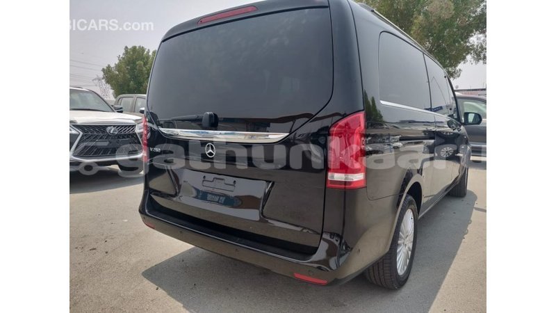 Big with watermark mercedes benz 250 baa import dubai 1564