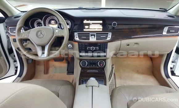 Buy Import Mercedes-Benz 190 (W201) White Car in Import - Dubai in Baa Buy Import Mercedes-Benz 190 (W201) White Car in Import - Dubai in Baa