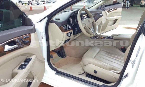 Buy Import Mercedes-Benz 190 (W201) White Car in Import - Dubai in Baa Buy Import Mercedes-Benz 190 (W201) White Car in Import - Dubai in Baa