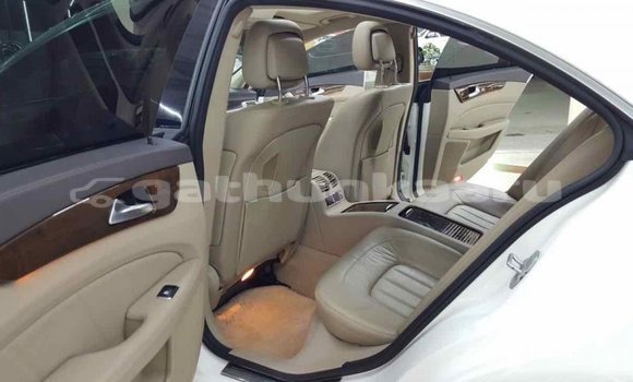 Buy Import Mercedes-Benz 190 (W201) White Car in Import - Dubai in Baa