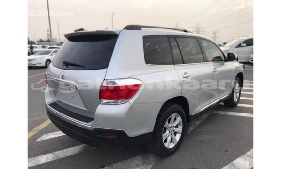 Buy Import Toyota Highlander Other Car in Import - Dubai in Baa Buy Import Toyota Highlander Other Car in Import - Dubai in Baa