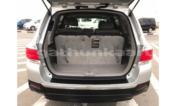 Buy Import Toyota Highlander Other Car in Import - Dubai in Baa Buy Import Toyota Highlander Other Car in Import - Dubai in Baa