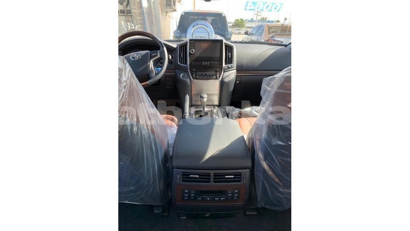 Big with watermark toyota land cruiser baa import dubai 1598
