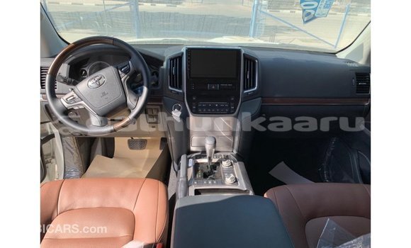 Buy Import Toyota Land Cruiser White Car in Import - Dubai in Baa Buy Import Toyota Land Cruiser White Car in Import - Dubai in Baa