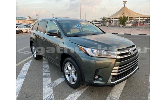 Buy Import Toyota Highlander Green Car in Import - Dubai in Baa Buy Import Toyota Highlander Green Car in Import - Dubai in Baa